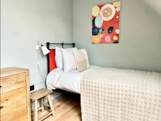 Wembley Stadium Area Maisonette, by Edens - Preston - 1