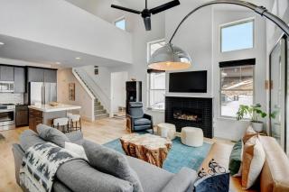 Cozy Modern Cabin W Hot Tub - Minutes To Ski Area - 2