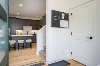 Cozy Modern Cabin W Hot Tub - Minutes To Ski Area - 1