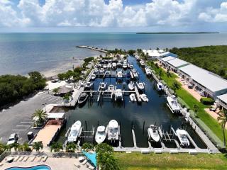 Villa Valbuena Gem Key Largo 2 Kings Marina Pickleball Tennis 3 Pools Remodeled 2025 - 4