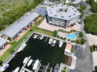 Villa Valbuena Gem Key Largo 2 Kings Marina Pickleball Tennis 3 Pools Remodeled 2025 - 6
