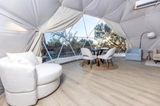 Harmonia Dome Stars Hot tub Wineries Secluded Romantic King Bed - Fredericksburg - 1