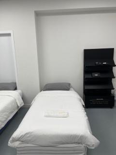 3 single bed and 2 double sofa beds Serviced Studio, Suite 7 - Auckland - 8