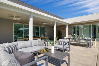 Sleeps 28 2 Luxe Villas w Pool Putting Green Polo Villas Nova by AvantStay - La Quinta - 5