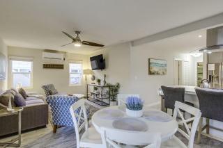 Bayside Getaway Steps to the Ocean with AC Private Patio BBQ Family and Pet Friendly - 1