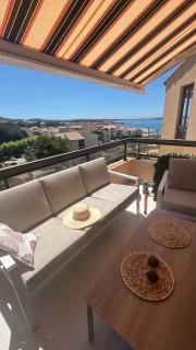 Vue 180 degrés mer-colline, plages 100m, Piscine, Box , Domaine Coudoulière Six Four les Plages - 3