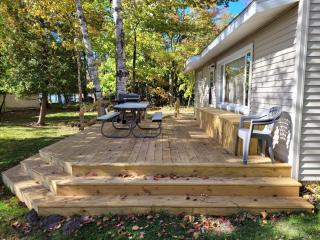 Birch Shores Resort - The Hemlock Cottage - Empire - 4