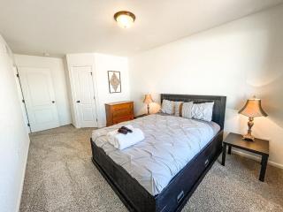 Spacious Family Getaway 20min to downtown sights - 9