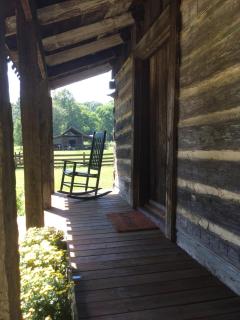 Rustic romantic log cabin near crater of diamonds - Washington - 8