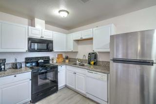 Your Vegas Home From Home! Sleeps 6! - 0