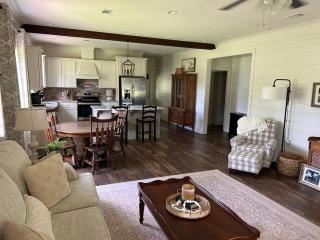 BB's Cottage - Petal - 8