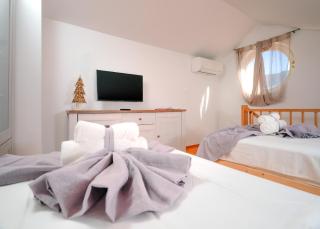 Family friendly house with a swimming pool Svirce, Hvar - 23989 - Svirče - 2