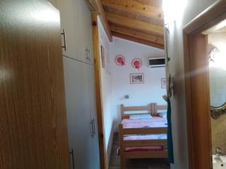 Rooms with a parking space Vrh, Krk - 24028 - 2