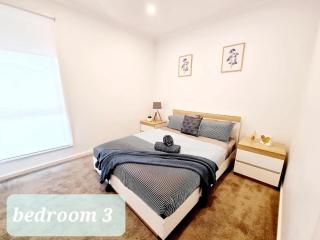 St Germain Estate 4 bedrooms Clyde North home - Clyde North - 4