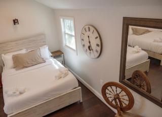 Luxury Historic Carriage House - Washington - 9