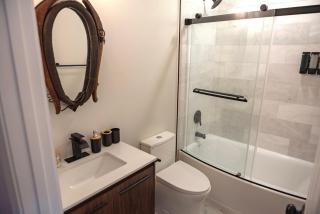 Luxury Historic Carriage House - Washington - 6