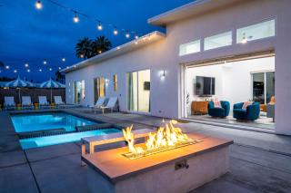 Stunning Mountain Views! New Mid-Century Home! - Palm Springs - 3