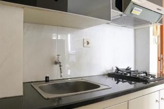 Comfort and Minimalist Studio at Maple Park Sunter Apartment By Travelio - Jakarta - 1