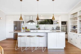 Luxury 5-Bedroom Canal-Front Retreat in Mooloolaba - Mooloolaba - 9