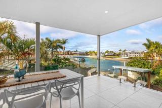 Luxury 5-Bedroom Canal-Front Retreat in Mooloolaba - 3
