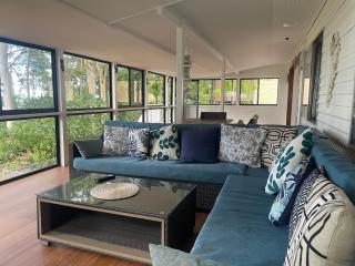 Pet friendly beachfront home- sleeps 8 - 5