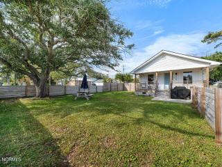 Twin Tides Beach House at Carolina Beach - Unit 1 - Carolina Beach - 9