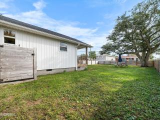 Twin Tides Beach House at Carolina Beach - Unit 1 - Carolina Beach - 5