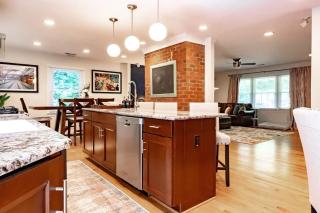 Crabtree Valley Retreat - Raleigh - 3