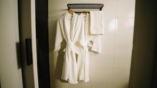 Equipetrol-Chic 2BR Apt King Beds, Fast WiFi, Pool, Top Location & Café Scene - Santa Cruz de la Sierra - 9