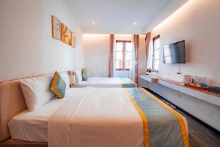 Lyn Hotel 2 - 2