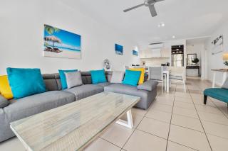 Private Beach Club Apartment in Building 2 - Palm Cove - 3