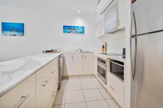 Private Beach Club Apartment in Building 2 - Palm Cove - 1