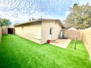Cozy Little Home w Private Washer & Dryer! - Phoenix - 5