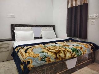 Hotel O Manglam Guest House - Ayodhya - 7