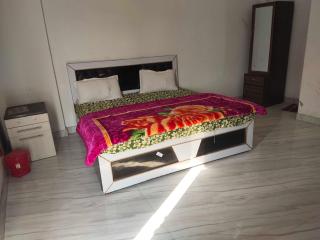 Hotel O Manglam Guest House - Ayodhya - 1