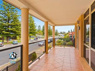 Luxury Ocean Front 3BR Home in Central Victor - Victor Harbor - 7