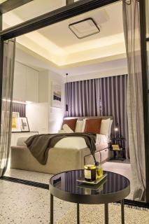 Balcony Overlooking The Iconic Venice Grand Canal with Pool & Sauna, Alexa Smart Lighting, FREE Parking, 5 mins to BGC, Fast WiFi, Emma Mattress and Pillows - Manila - 0