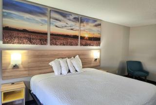 Days Inn & Suites by Wyndham New Iberia - New Iberia - 4