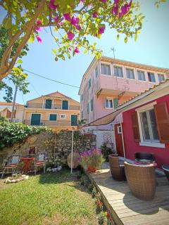 PENELOPE'S STREET OLD HOUSE - 9