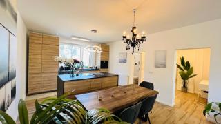 Stylish 3-Room Apartment with Terrace & Parking - 1