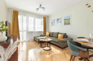 Jasny Apartament z Pięknym Widokiem na Miasto by Noclegi Renters - Danzig - 0