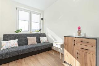 Słoneczny Apartament z Pięknym Widokiem, Balkon & Parking by Noclegi Renters - Sopot - 9