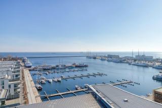 Nowoczesny Apartament w Gdyni z Pięknym Widokiem i Parkingiem by Noclegi Renters - Gdynia - 0