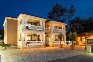 Apartments Quercus - Vir - 0