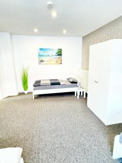 Verl - Wohnung 200qm- 2 Duschen - 2 WCs - Verl - 1