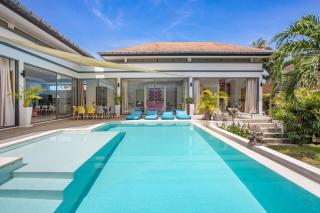 Luxury 4BR Villa Virginie, Salt Pool, Rawai - Strand Rawai - 2