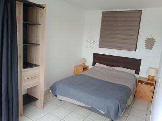 Appartement, Résidence Grand Pavois, 28 rue Anatole France, lumineux, plein centre, tout à pied, parking privé hauteur 1m80 max, ascenseur, arrivée autonome, - 5