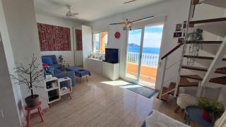 Stunning flat right on the beach! - 6