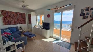 Stunning flat right on the beach! - 5