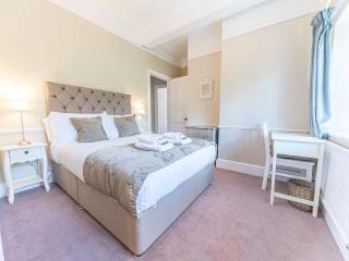 Southfield is a spacious period five bed, four bath with parking - Kendal - 3
